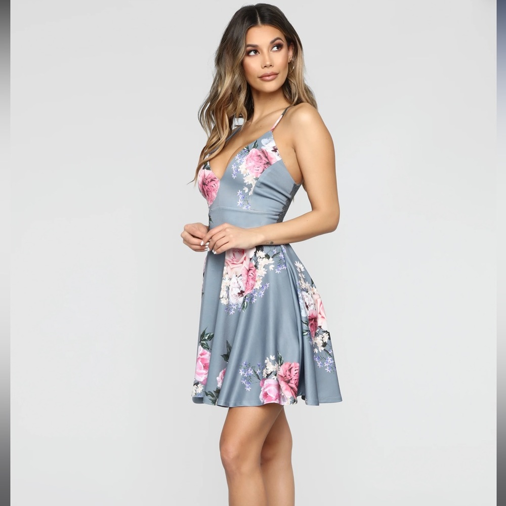 Fashion Nova- Iris- Picked From The Bunch Floral Dress - Grey Size Medium